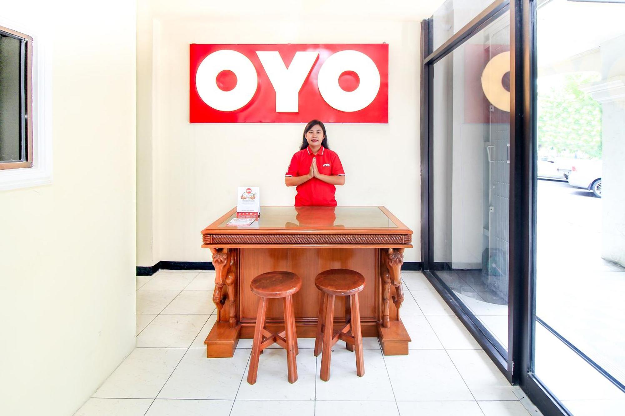 Super Oyo Capital O 217 A1 Hotel Surabaya Exterior photo